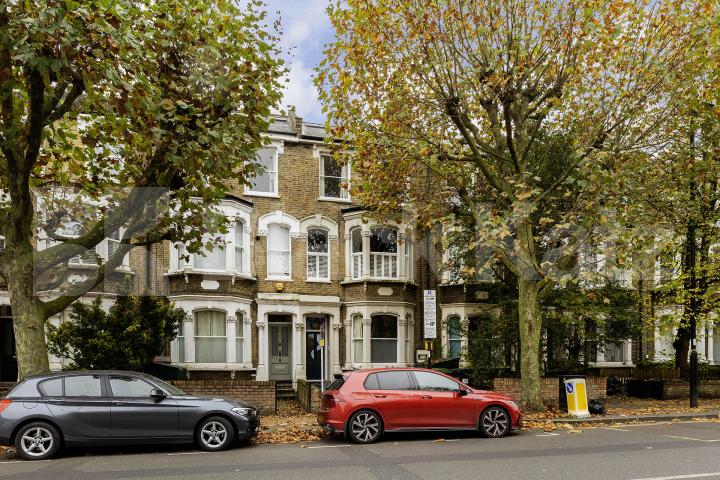 Spacious 4-Bedroom Split-Level Flat on Hanley Road Hanley Road, Finsbury Park
